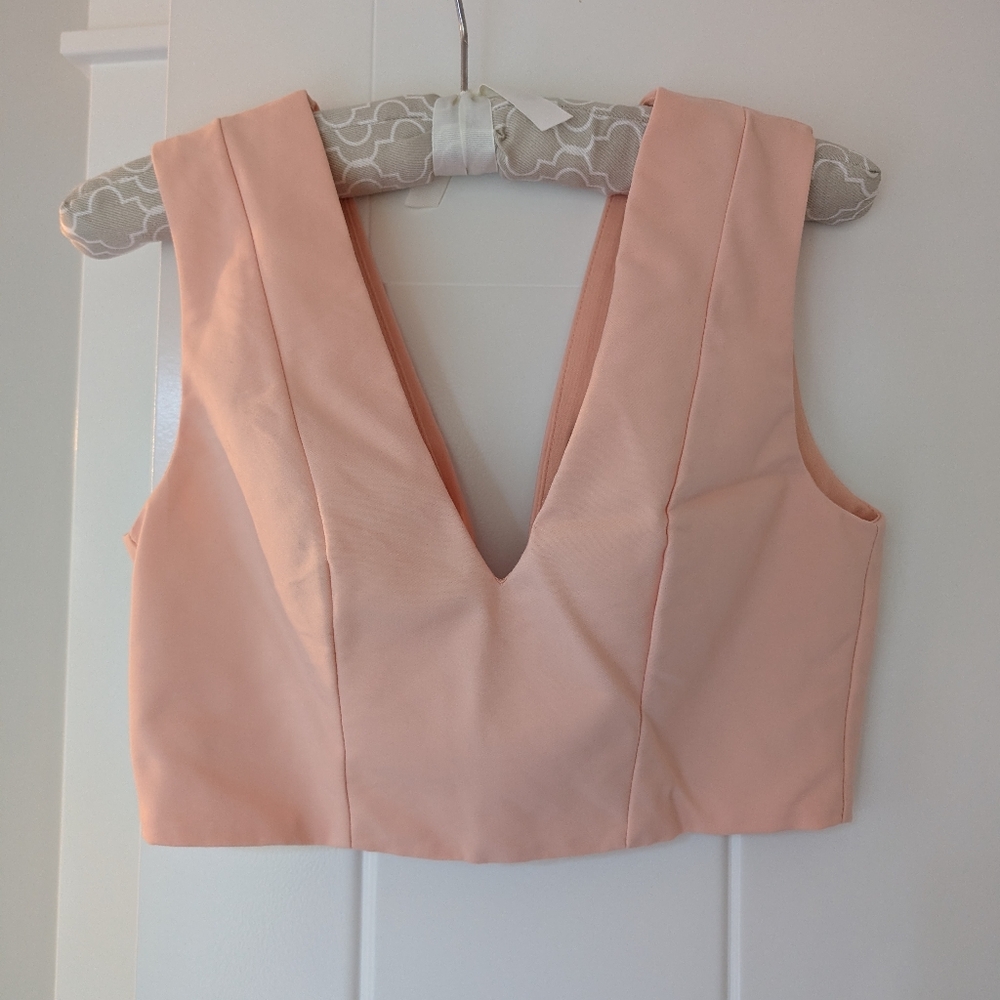 Pilgrim Peach Deep V-Neck Crop